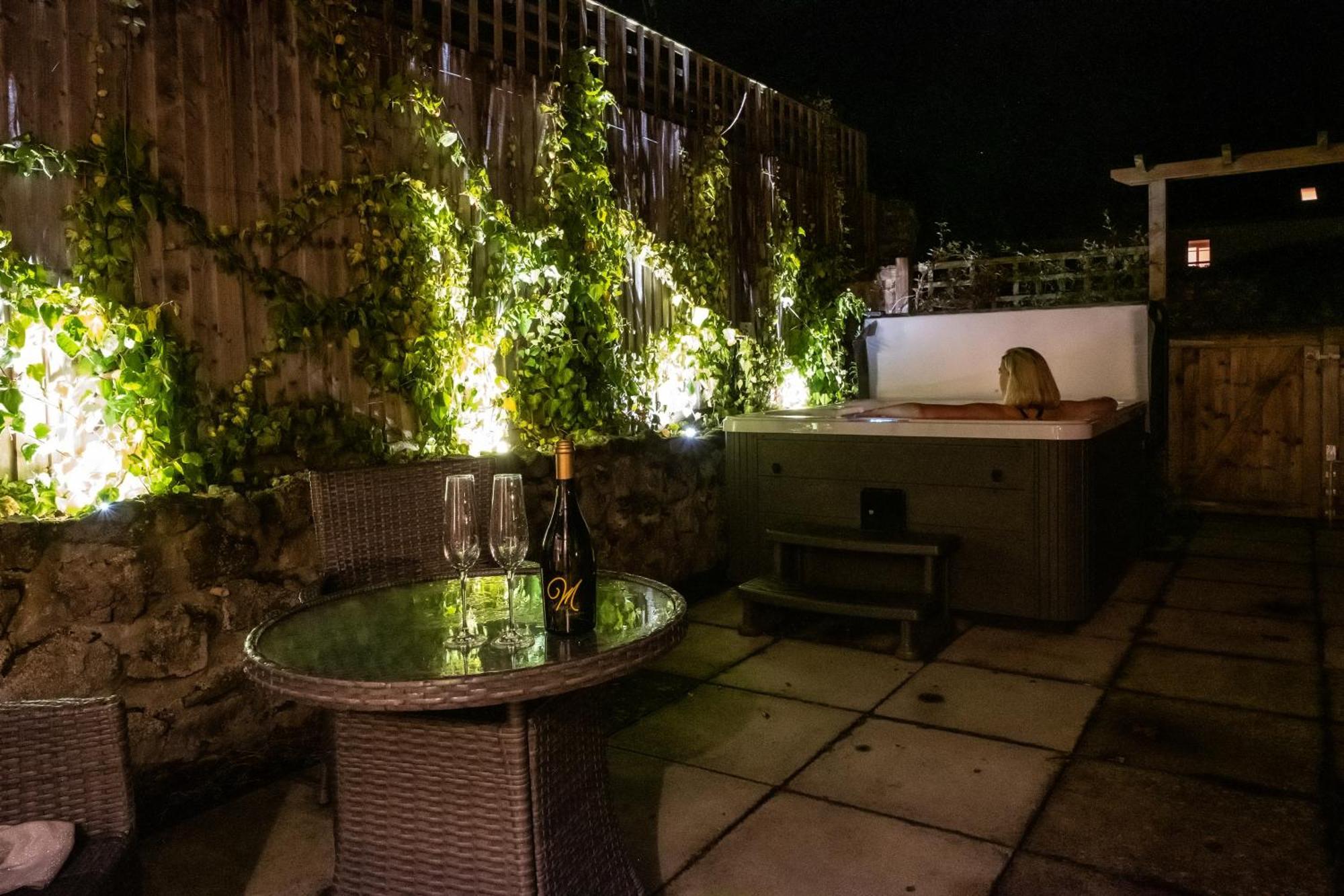 Holiday home Luxury Couple's Retreat With Hot Tub At Lindores
